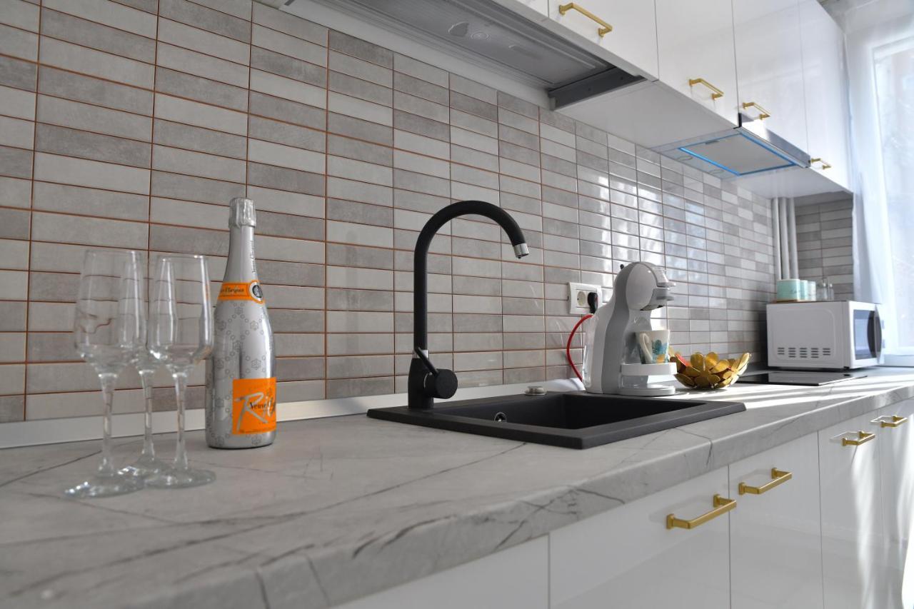 בוקרשט Luxury Studio / M Romancierilor מראה חיצוני תמונה