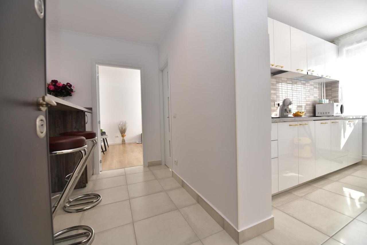 בוקרשט Luxury Studio / M Romancierilor מראה חיצוני תמונה